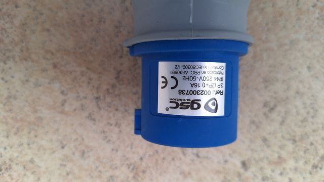 Adaptador trifásico caravana