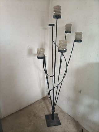 Escultura Metálica Moderna.
Portavelas