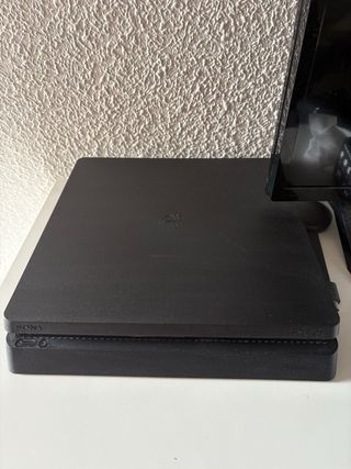 PS4 (PlayStation 4)