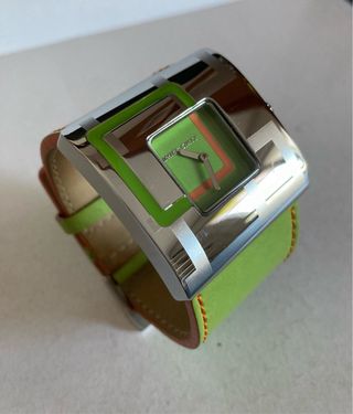 Reloj Miss Sixty correa verde y esfera plateada. 