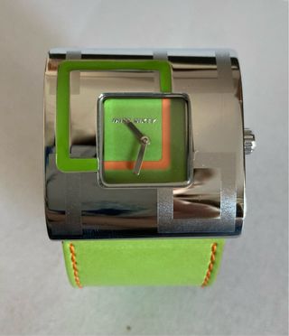 Reloj Miss Sixty correa verde y esfera plateada. 
