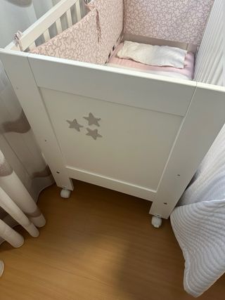 Cuna bebé madera blanca con colchon. 