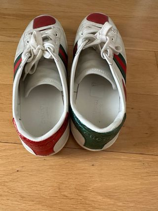 Zapatillas Gucci blancas y rojas