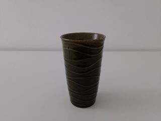 Vaso de cerámica verde japonés