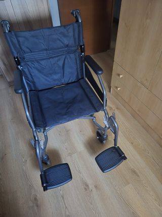 Silla de ruedas casi nueva