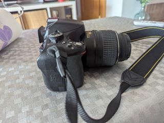 Nikon D5100 + Objetivo 18-55 VR