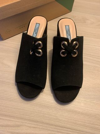 Sandalias Chiller negras tacón