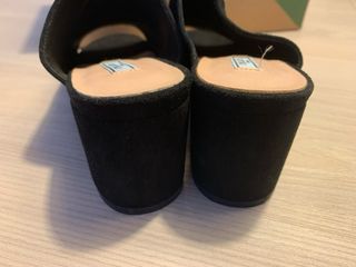 Sandalias Chiller negras tacón