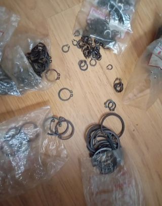 Anillos Seeger. Más de 0,8 kg y más de 1300 unidad