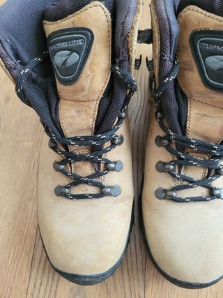 Scarponi trekking beige