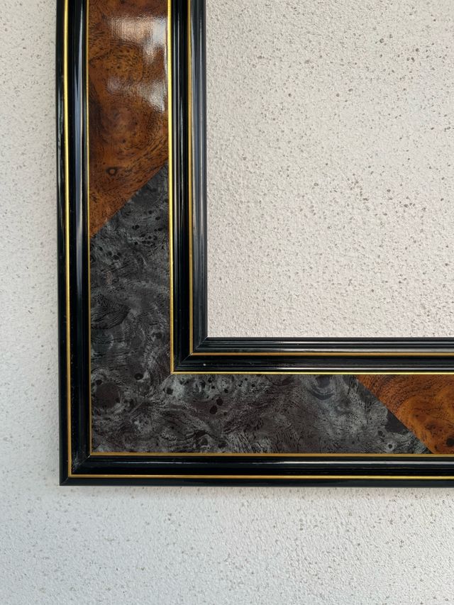 Cornice legno marmo nero marrone