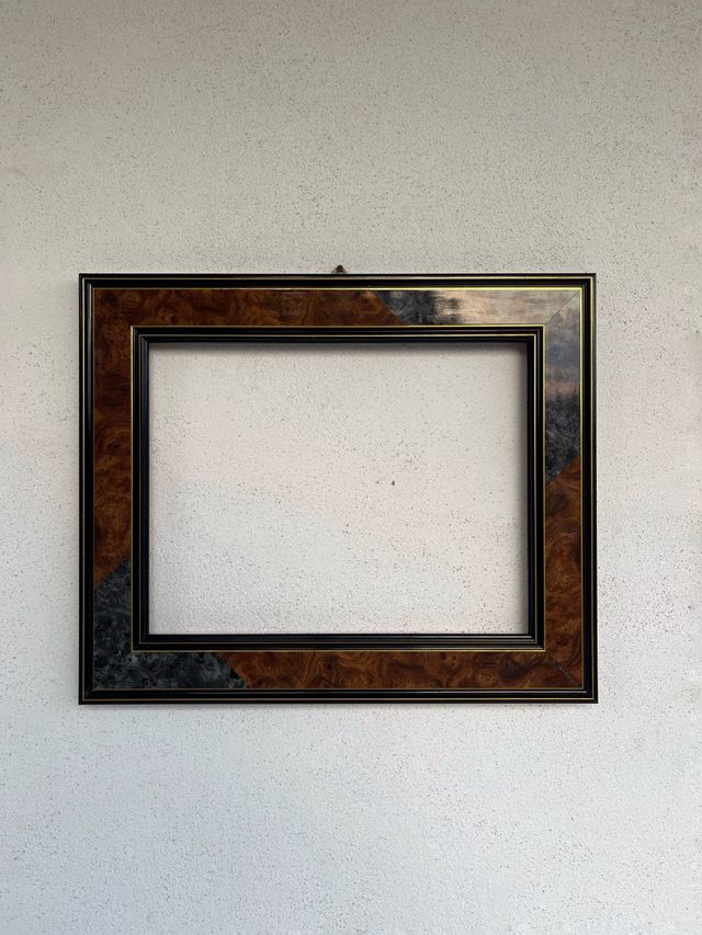 Cornice legno marmo nero marrone