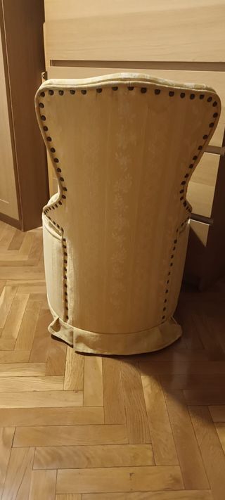 Butaca pequeña amarilla