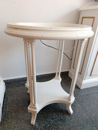 Mesa vintage blanca de madera