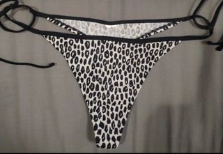 Bikini tanga leopardo blanco y negro