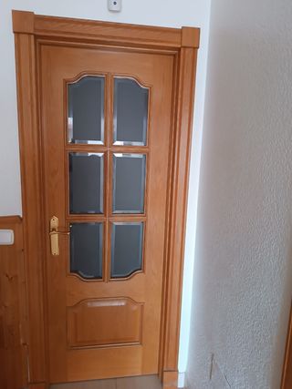 Puerta interior madera maciza