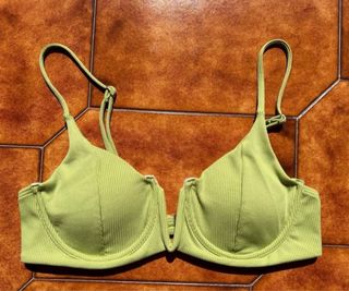 Costume a 2 pezzi verde chiaro a costine