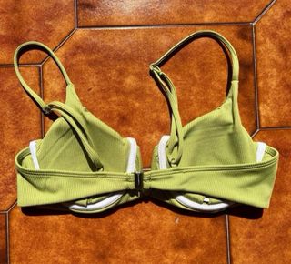 Costume a 2 pezzi verde chiaro a costine