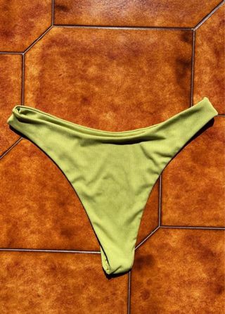 Costume a 2 pezzi verde chiaro a costine