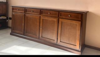 Credenza in legno marrone anno 2024