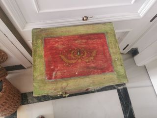 2 mesitas india pintada a mano
