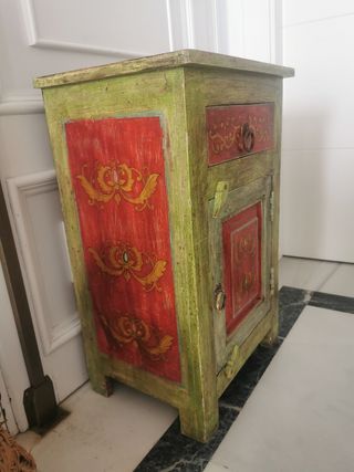 2 mesitas india pintada a mano