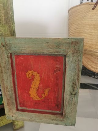 2 mesitas india pintada a mano