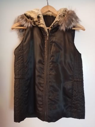 Chaqueta negra piel y chaleco de pelo