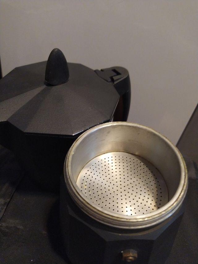 Cafetera tradicional de metal