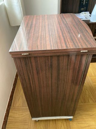 Máquina de coser Singer antigua 1915 con mueble