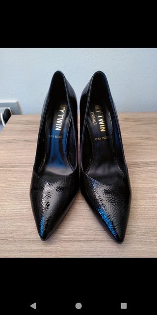 Décolleté nere tacco alto
Tessuto spalmato
