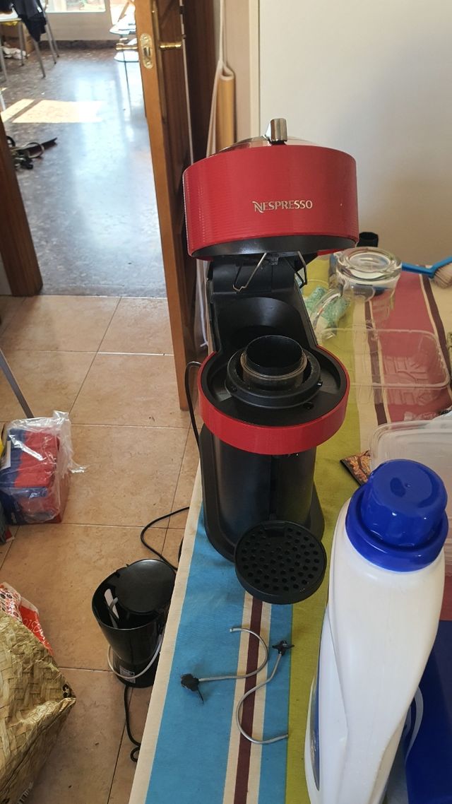 Cafetera Nespresso Vertuo Next Roja