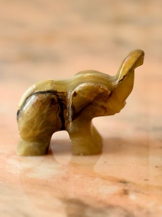 2 figuras piedra: Elefante & Buda