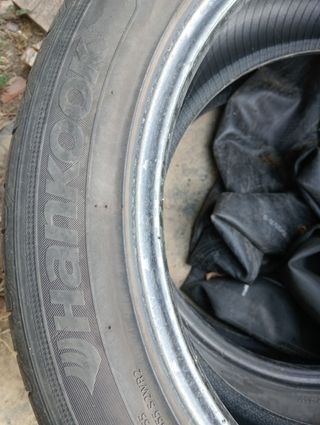 Vendo 2 peneumatici per auto misure 225/50R 1794W