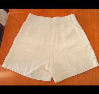 Bermuda amarilla sin estrenar