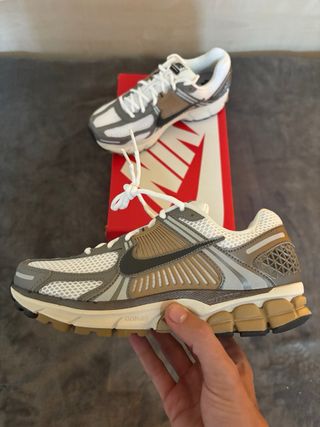 Zapatillas Nike Vomero 5 - Talla 40