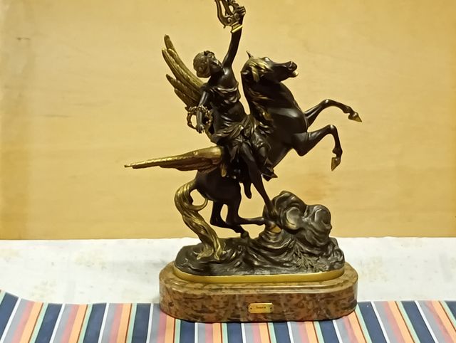 Escultura Pegaso bronce precio a negociar
