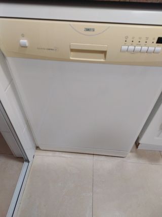 Lavavajillas Zanussi