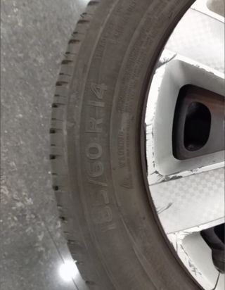 4 Llantas 5x100 con neumáticos.