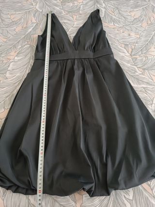 Vestido negro pichi abullonado