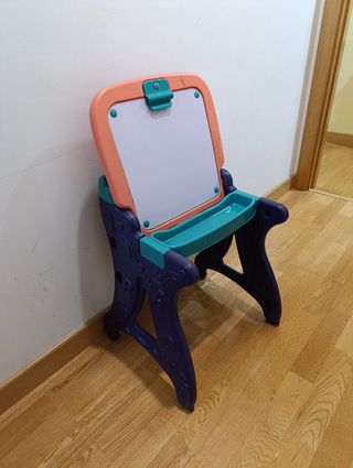 Pupitre con pizarra infantil