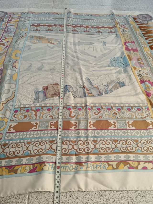Foulard Hermes 2009 "La Femme aux Semelles de vent
