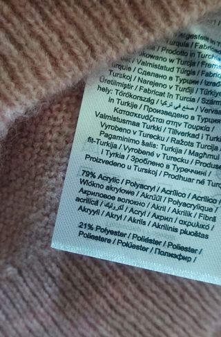 Suéter rosa con flores