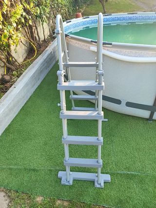 Escalera piscina - gris plata