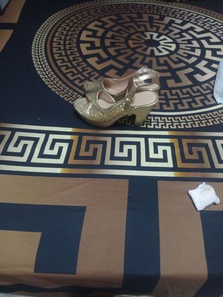 Zapatos dorados mujer fiesta