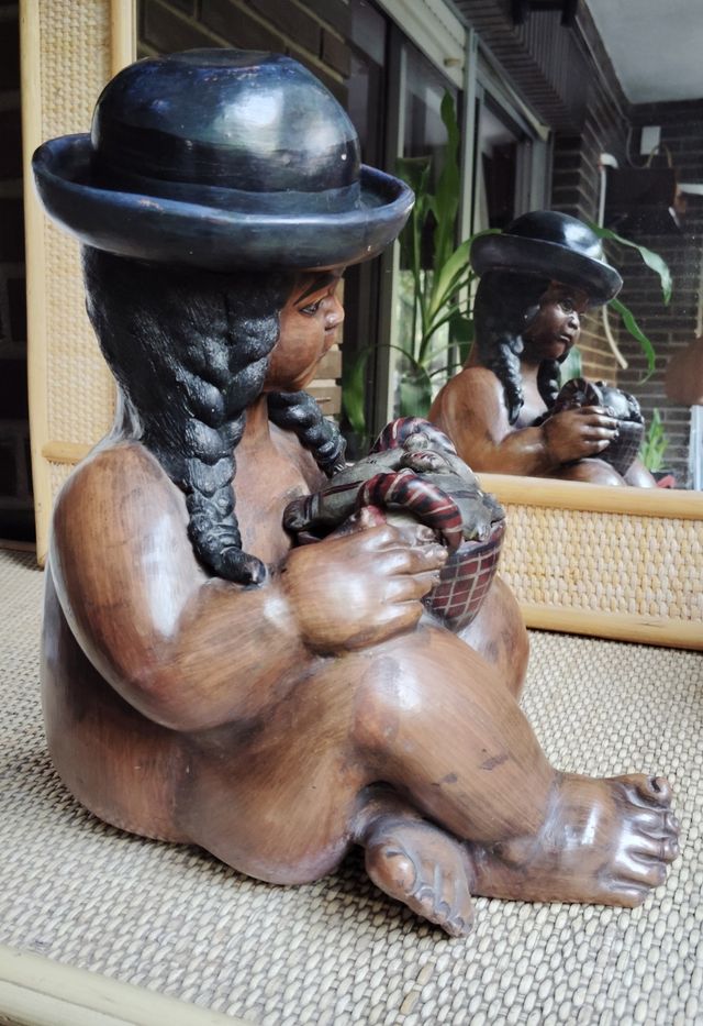 Figura niña sombrero artesana