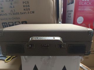 Tocadiscos maletín dorado