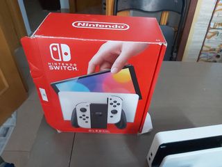 Nintendo Switch OLED bianco+ vari giochi