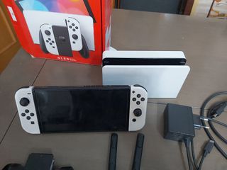 Nintendo Switch OLED bianco+ vari giochi