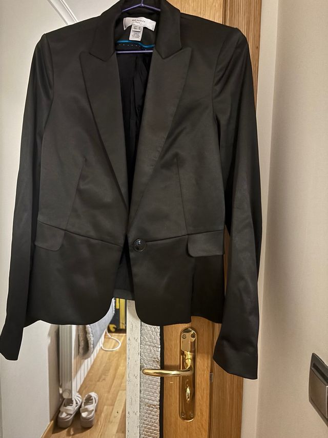 Blazer negra corta